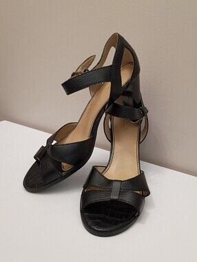 Fioni Classic Black Leather Heels